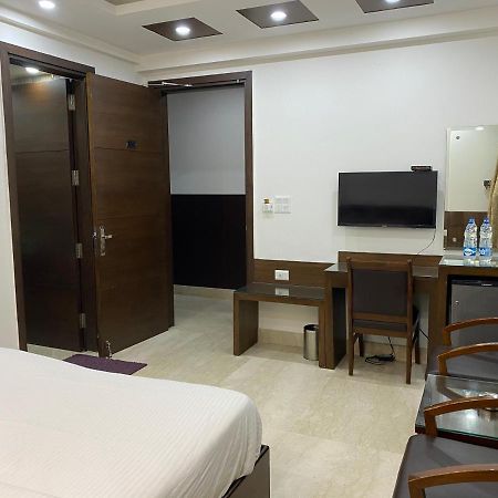 Sheesh Mahal Bed & Breakfast Ню Делхи Екстериор снимка